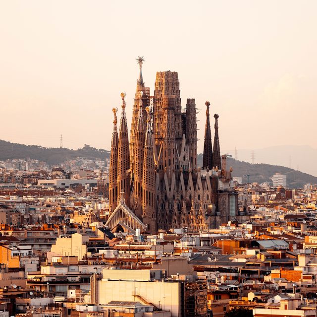 η la sagrada familia ημιτελής