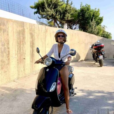 Εγώ στη Βέσπα μου, καλοκαίρι στο νησί