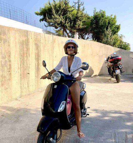 moto Εγώ στη Βέσπα μου, καλοκαίρι στο νησί