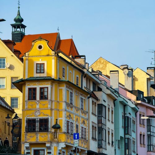 bratislava-houses πολύχρωμα σπίτια στην Μπρατισλάβα