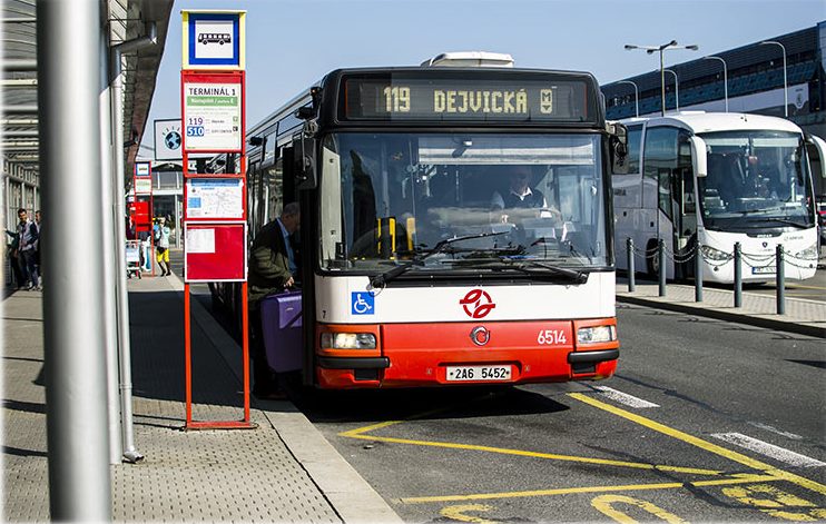 το λεωφορείο 119 έξω από το αεροδρόμιο της Πράγας