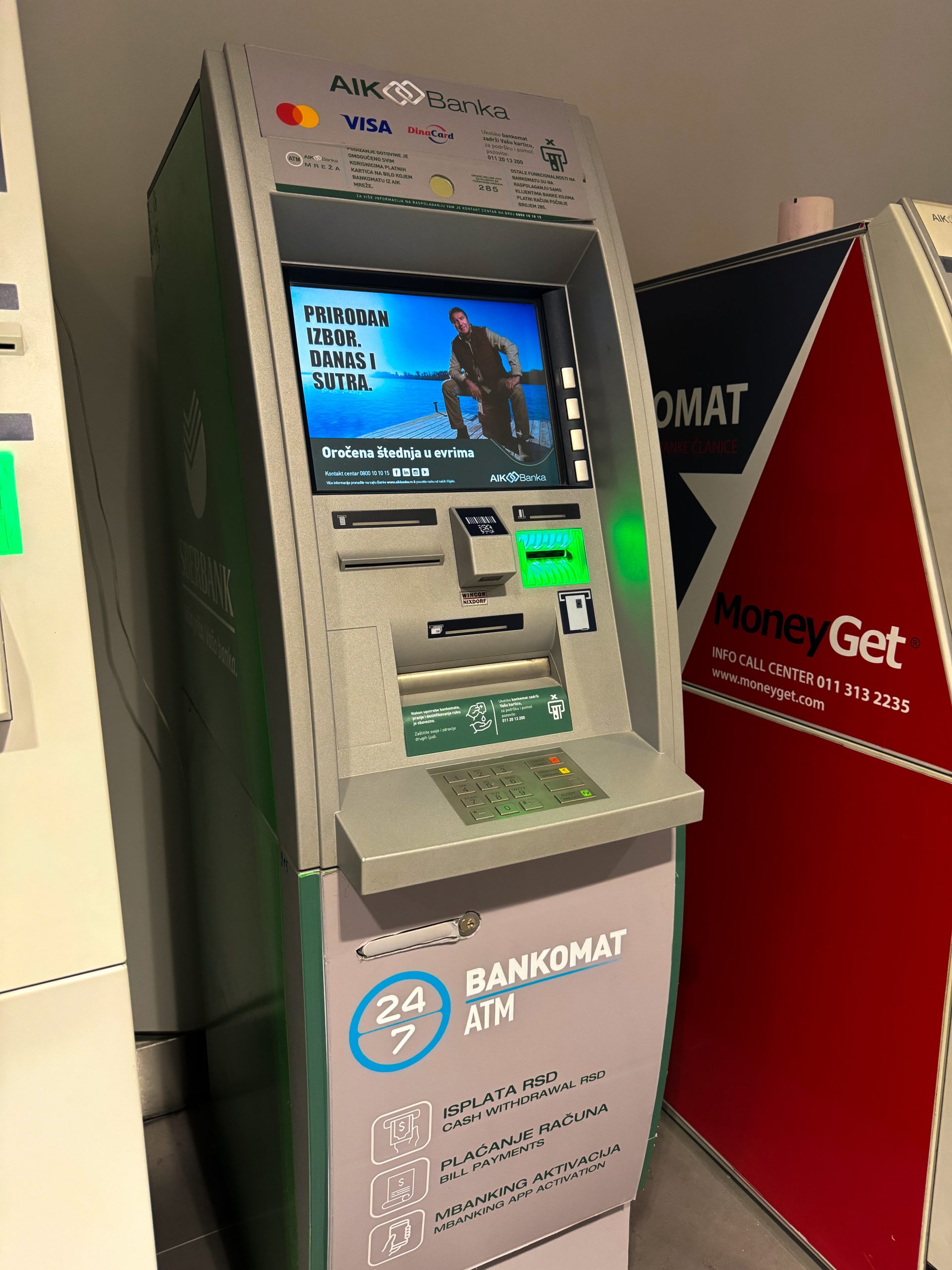 ATM που δεν κρατάει προμήθεια στο αεροδρόμιο στο Βελιγράδι