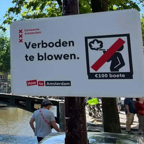 no-drugs-in-amsterdam ταμπέλα που απαγορεύει το χόρτο στο Άμστερνταμ