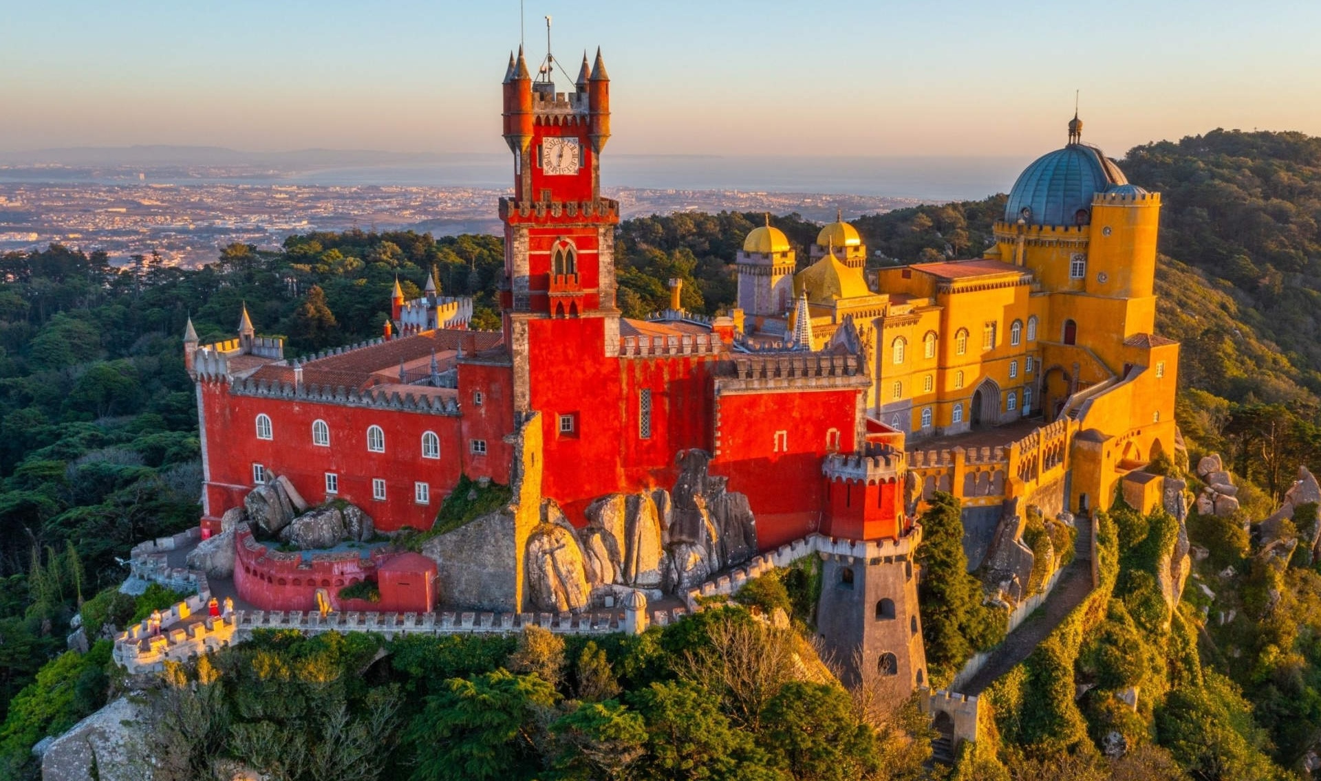 το Pena palace στην Πορτογαλία! Το πολύχρωμο παλάτι της Πορτογαλίας