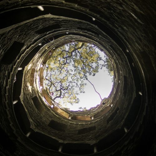 well-sintra από τον πάτο του πηγαδιού της μύησης στην Σίντρα