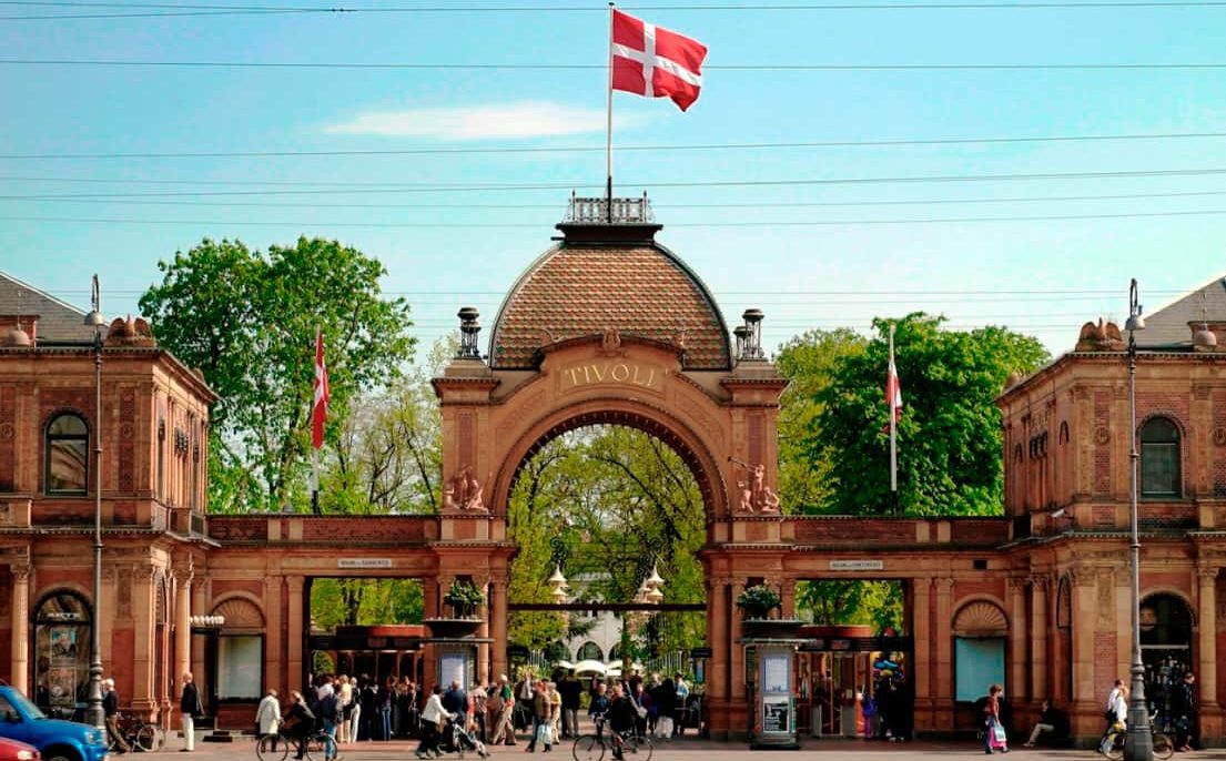 η κεντρική είσοδος του Tivoli Gardens