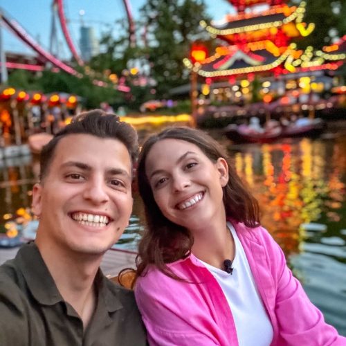 tivoli-gardens-couple ζευγάρι κάνει βαρκάδα στο Tivoli