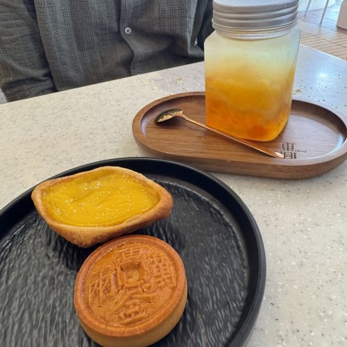 chinese-snacks Κινέζικο μπισκότο, τσάι και egg tart στην Σιγκαπούρη