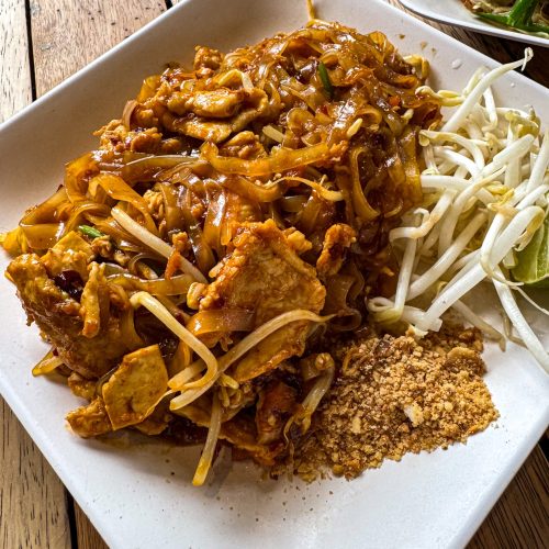 pad-thai-phuket-food παραδοσιακό pad Thai για φαγητό στο Πουκέτ